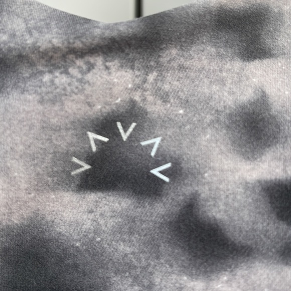 Varley Let’s Go Elsie sports bra. Concert leaf pattern. Size large - Picture 4 of 4